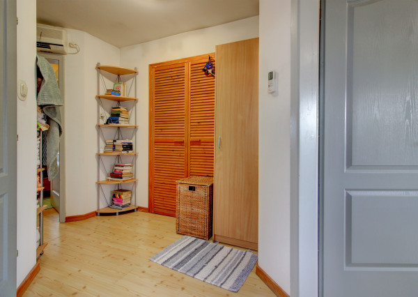 Na predaj 7-izbový rodinný dom so 4 garážami na 1449 m² pozemku v kúpeľnom mestečku Lipót v Maďarsku