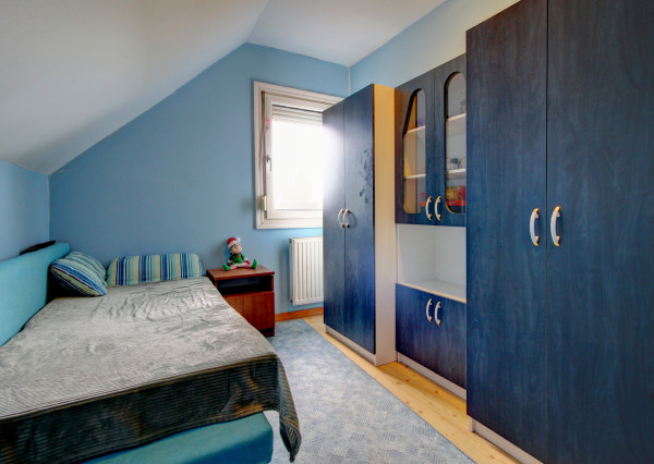 Na predaj 7-izbový rodinný dom so 4 garážami na 1449 m² pozemku v kúpeľnom mestečku Lipót v Maďarsku