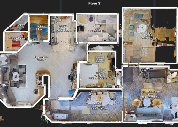 Na predaj 7-izbový rodinný dom so 4 garážami na 1449 m² pozemku v kúpeľnom mestečku Lipót v Maďarsku