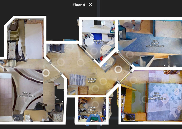 Na predaj 7-izbový rodinný dom so 4 garážami na 1449 m² pozemku v kúpeľnom mestečku Lipót v Maďarsku