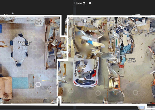 Na predaj 7-izbový rodinný dom so 4 garážami na 1449 m² pozemku v kúpeľnom mestečku Lipót v Maďarsku
