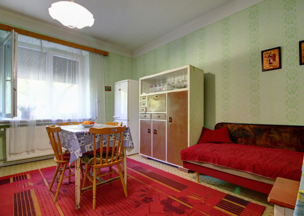 Na predaj priestranný 2i  byt v Komárne na Staničnej ulici