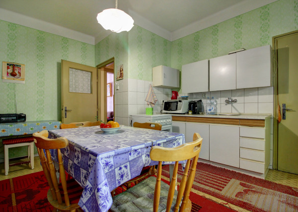 Na predaj priestranný 2i  byt v Komárne na Staničnej ulici