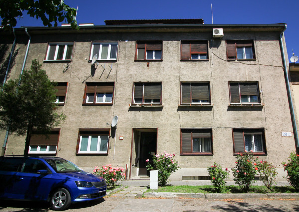 Na predaj priestranný 2i  byt v Komárne na Staničnej ulici