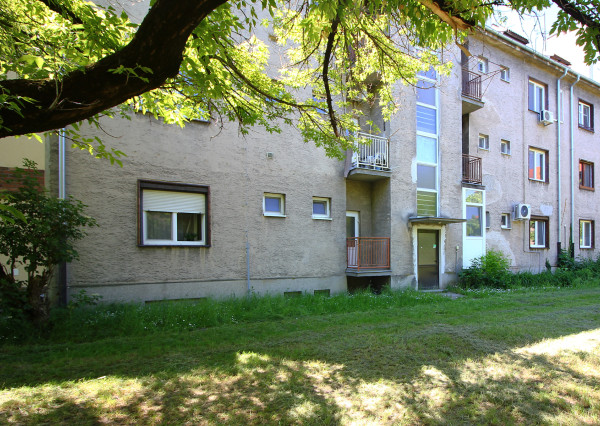 Na predaj priestranný 2i  byt v Komárne na Staničnej ulici