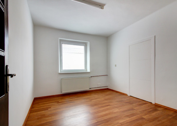 Na predaj: 4i RD -INVESTIČNÁ PRÍLEŽITOSŤ - obec Hamuliakovo