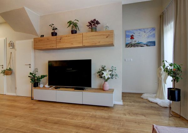 3i mezanín  so záhradou a parkovaním,  Bratislava - Čuňovo