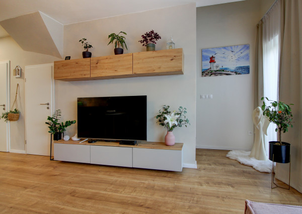 3i mezanín  so záhradou a parkovaním,  Bratislava - Čuňovo