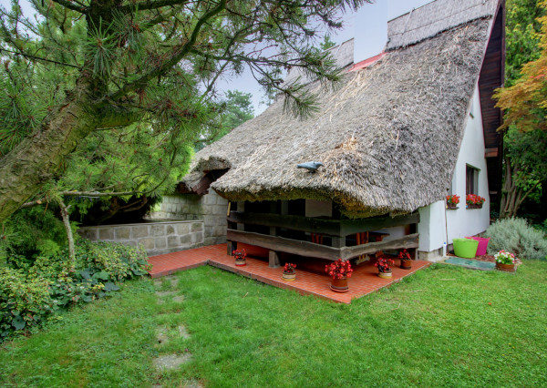 Na predaj chata s vlastným jazerom na 1208 m² pozemku v Trstenej na Ostrove