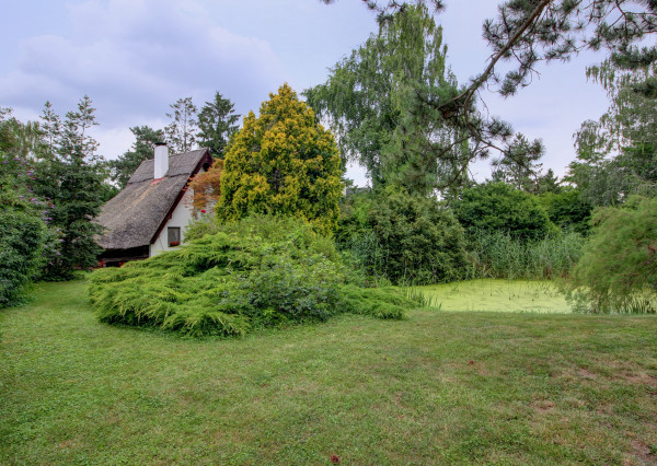 Na predaj chata s vlastným jazerom na 1208 m² pozemku v Trstenej na Ostrove