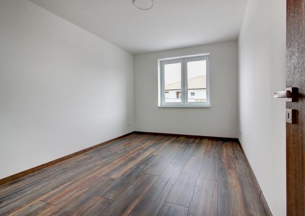 Na prenájom 4 izbový rodinný dom v Hornom Bare