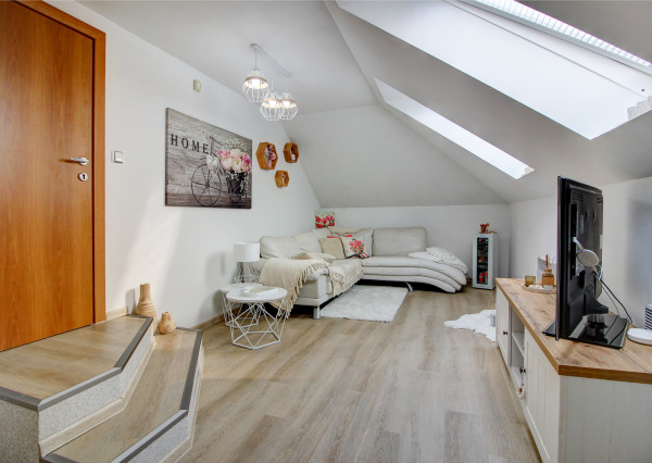 REZERVOVANÝ - Predaj 6i RD 310m2 s garážou, zimnou záhradou-Dunajská Lužná