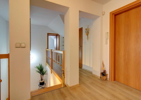 REZERVOVANÝ - Predaj 6i RD 310m2 s garážou, zimnou záhradou-Dunajská Lužná