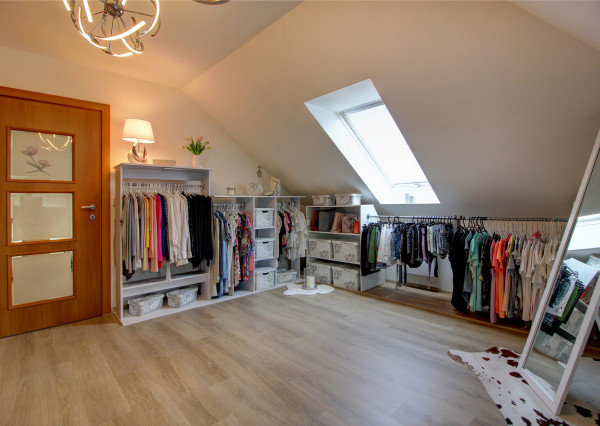 REZERVOVANÝ - Predaj 6i RD 310m2 s garážou, zimnou záhradou-Dunajská Lužná