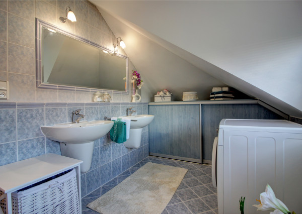 REZERVOVANÝ - Predaj 6i RD 310m2 s garážou, zimnou záhradou-Dunajská Lužná