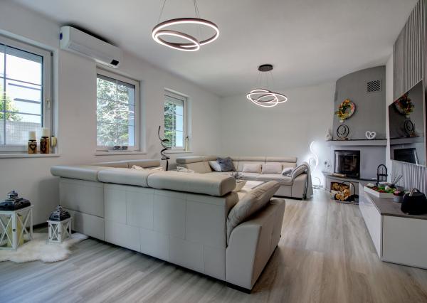 REZERVOVANÝ - Predaj 6i RD 310m2 s garážou, zimnou záhradou-Dunajská Lužná