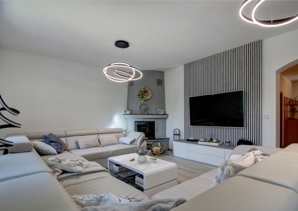 REZERVOVANÝ - Predaj 6i RD 310m2 s garážou, zimnou záhradou-Dunajská Lužná