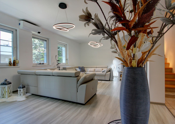 REZERVOVANÝ - Predaj 6i RD 310m2 s garážou, zimnou záhradou-Dunajská Lužná