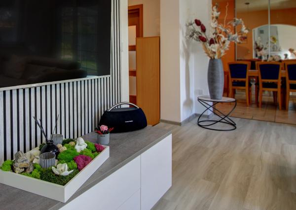 REZERVOVANÝ - Predaj 6i RD 310m2 s garážou, zimnou záhradou-Dunajská Lužná