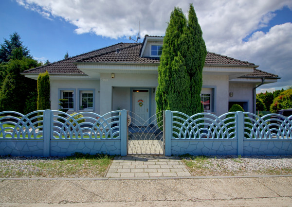 REZERVOVANÝ - Predaj 6i RD 310m2 s garážou, zimnou záhradou-Dunajská Lužná