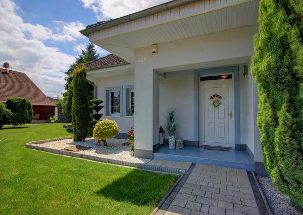 REZERVOVANÝ - Predaj 6i RD 310m2 s garážou, zimnou záhradou-Dunajská Lužná