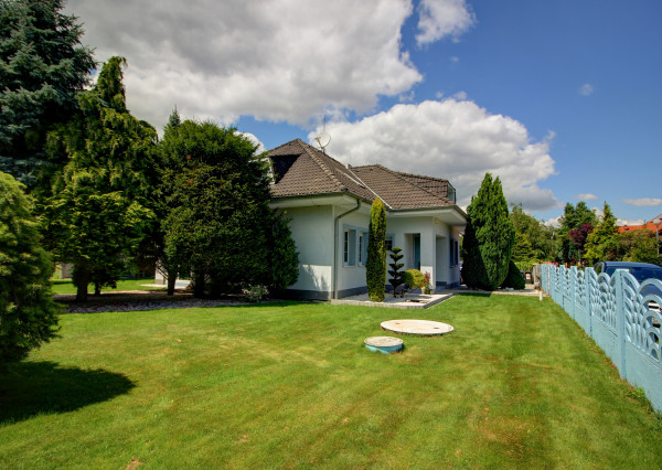 REZERVOVANÝ - Predaj 6i RD 310m2 s garážou, zimnou záhradou-Dunajská Lužná