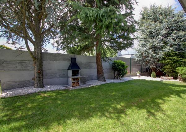 REZERVOVANÝ - Predaj 6i RD 310m2 s garážou, zimnou záhradou-Dunajská Lužná