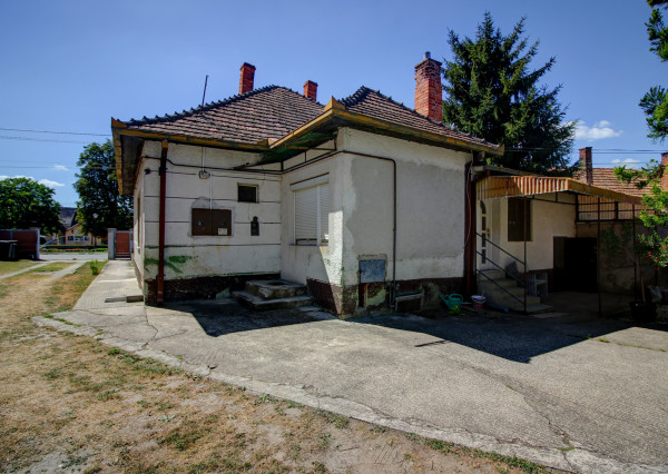 Na predaj: 3 izbový rodinný dom na pozemku o rozlohe 361 m², Gabčíkovo