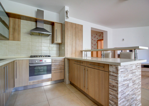 Na predaj: 3 izbový byt 103 m² s terasou, Hlavná,  Šamorín