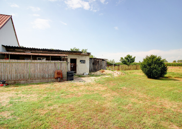 Na predaj: 3izbový rodinný dom na pozemku o rozlohe 925 m2, obec Baka