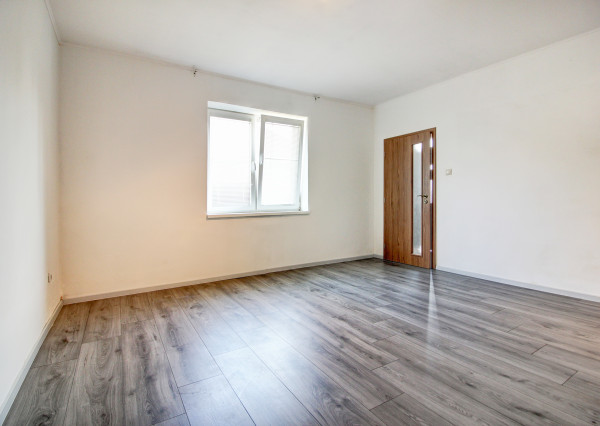 Na predaj: 3izbový rodinný dom na pozemku o rozlohe 925 m2, obec Baka