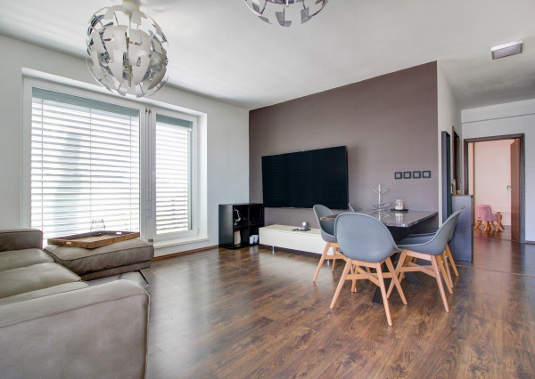 Na predaj elegantný 3 izbový byt v Rovinke s parkovacím státím