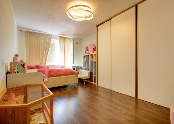 Na predaj elegantný 3 izbový byt v Rovinke s parkovacím státím