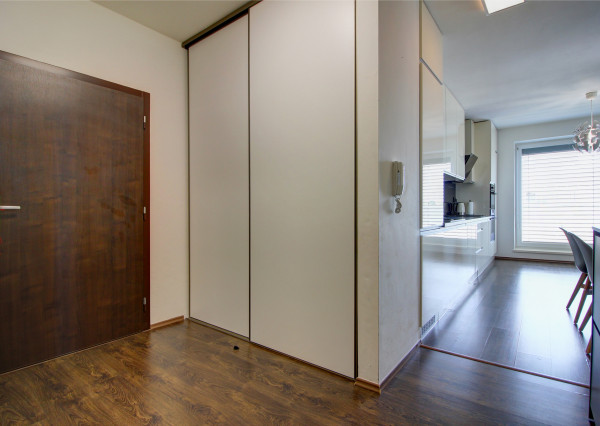 Na predaj elegantný 3 izbový byt v Rovinke s parkovacím státím