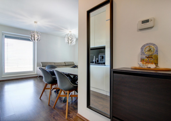 Na predaj elegantný 3 izbový byt v Rovinke s parkovacím státím