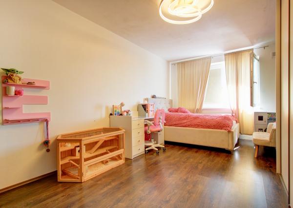 Na predaj elegantný 3 izbový byt v Rovinke s parkovacím státím