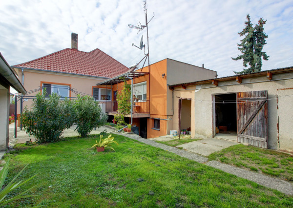 Na predaj: 4i RD, pozemok 1719 m², obec Vojka nad Dunajom