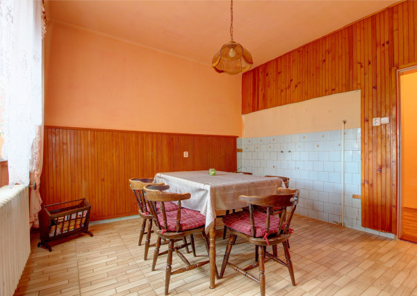 Na predaj: 4i RD, pozemok 1719 m², obec Vojka nad Dunajom