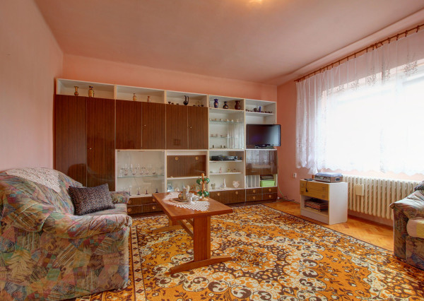 Na predaj: 4i RD, pozemok 1719 m², obec Vojka nad Dunajom