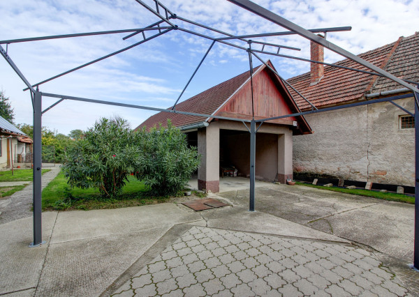 Na predaj: 4i RD, pozemok 1719 m², obec Vojka nad Dunajom