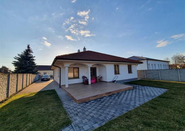 Na prenájom zariadený 4i Rodinný dom, Veľká Paka, okr. Dun.Streda.