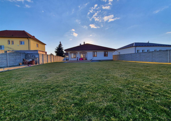 Na prenájom zariadený 4i Rodinný dom, Veľká Paka, okr. Dun.Streda.