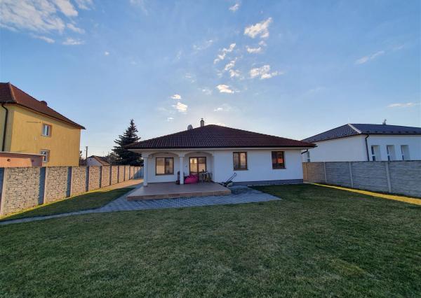 Na prenájom zariadený 4i Rodinný dom, Veľká Paka, okr. Dun.Streda.