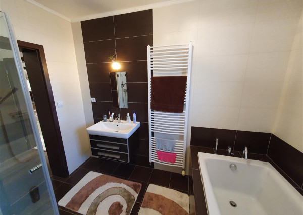 Na prenájom zariadený 4i Rodinný dom, Veľká Paka, okr. Dun.Streda.