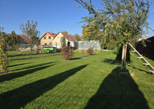 Pozemok 852 m2 , obec Horný Bar, okr. Dun. Streda