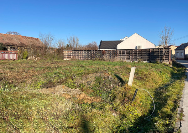 REZERVOVANÉ Na predaj: pozemok 551 m² , Slovenský Grob, okr. Pezinok