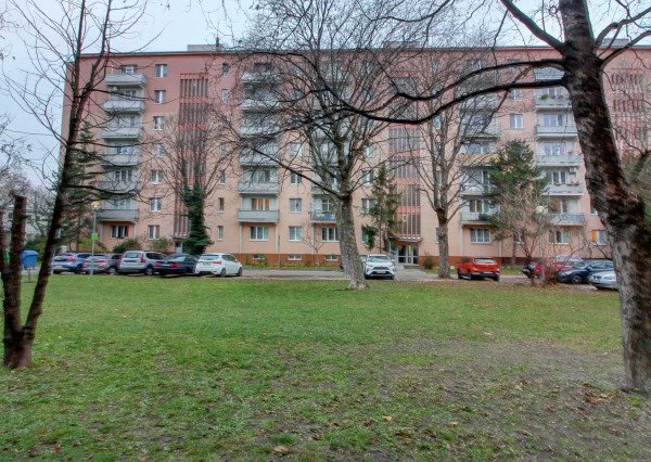 REZERVOVANÉ - 1,5-i byt - kompletná rekonštrukcia BA Ružinov-Haburská ul.