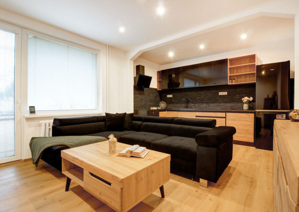 REZERVOVANÉ - 1,5-i byt - kompletná rekonštrukcia BA Ružinov-Haburská ul.