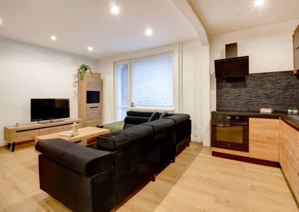 REZERVOVANÉ - 1,5-i byt - kompletná rekonštrukcia BA Ružinov-Haburská ul.