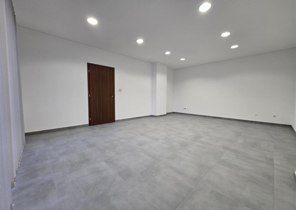 Prenájom nebytového priestoru/kancelárie 30m2 Rovinka